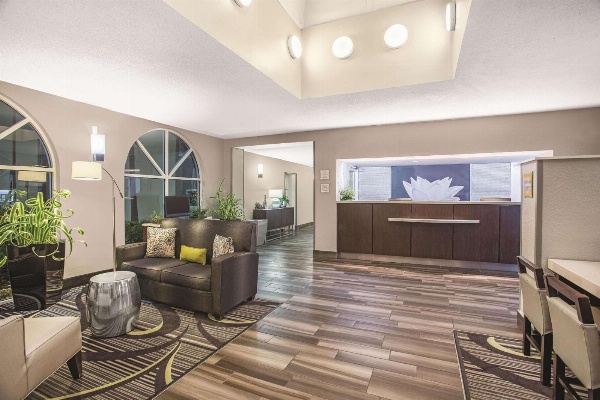 La Quinta Inn & Suites by Wyndham Fort Lauderdale Tamarac image 1