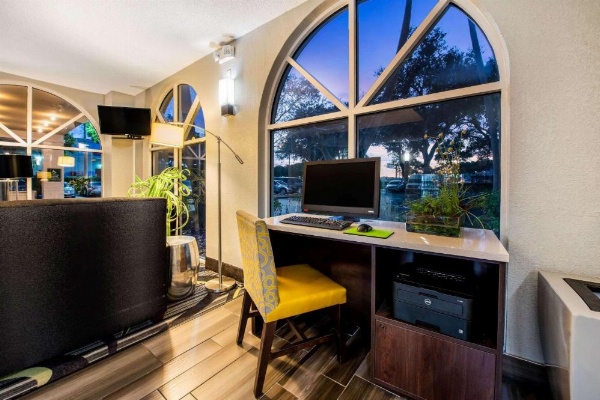 La Quinta Inn & Suites by Wyndham Fort Lauderdale Tamarac image 14