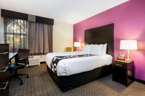 La Quinta Inn & Suites by Wyndham Fort Lauderdale Tamarac image 26